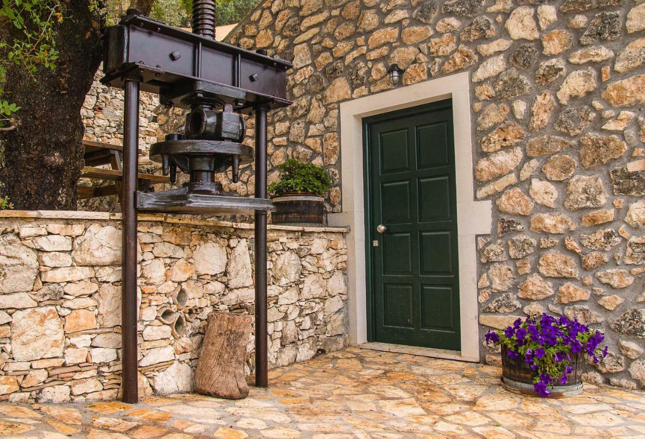 منزل الضيف أخارافي  في Castelli Olive Press المظهر الخارجي الصورة